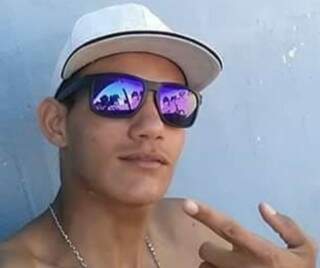 Matheus foi um dos jovens assassinados durante a madrugada (Foto: reprodução/Facebook)