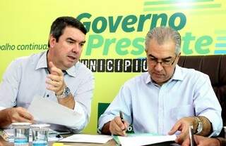 O secretário de Governo, Eduardo Riedel, e o governador Reinaldo Azambuja (Foto: Divulgação/Governo MS)