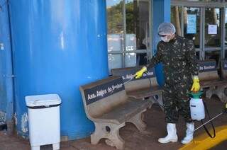 Militares do Ex&eacute;rcito desinfetam hospital refer&ecirc;ncia para casos de coronav&iacute;rus