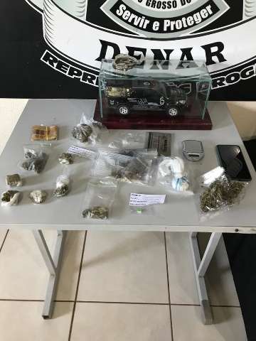 Traficante tenta fugir, cai e &eacute; preso com maconha, coca&iacute;na e ecstasy no Amambai 