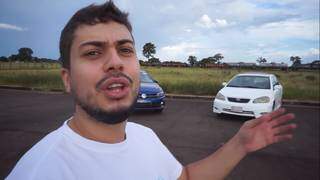 Dudu do Razuk aparece falando sobre o Corolla comprado no Paraguai em vídeo publicado na internet. (Foto: Reprodução Facebook)