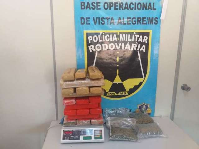 Pol&iacute;cia para van em barreira sanit&aacute;ria e descobre malas recheadas com drogas 