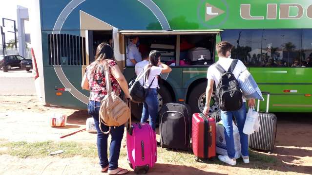 Repatriados, 200 alunos de Medicina embarcam para Tocantins e Par&aacute;
