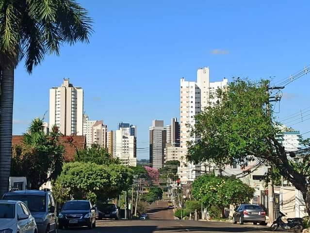 Feriado em MS ser&aacute; de altas temperaturas, baixa umidade e pancadas de chuvas