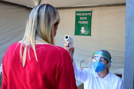 Aumento de coronav&iacute;rus faz munic&iacute;pios criarem unidades exclusivas para suspeitas
