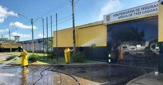 Limpeza de unidade prisional em Três Lagoas (Foto: Agepen)