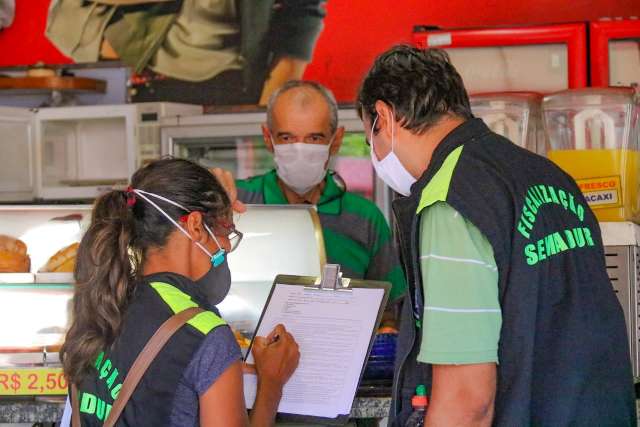 Nos bares e restaurantes, só um funcionário a cada dez usa máscara, diz Semadur