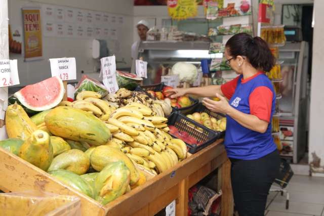 Vendas nos supermercados j&aacute; ca&iacute;ram 15% ap&oacute;s a corrida pr&eacute;-coronav&iacute;rus