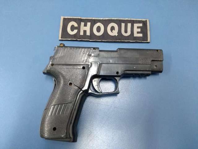 Dupla assalta homem, vende motocicleta roubada por R$ 100 e acaba presa