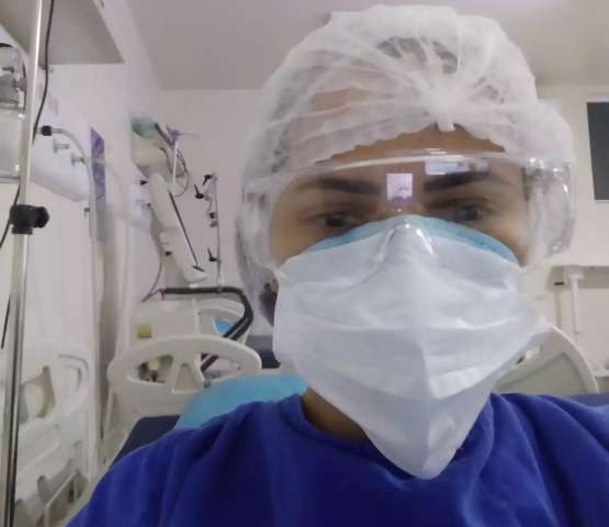 Na linha de frente, para t&eacute;cnica de enfermagem infectada &quot;pior sintoma &eacute; o medo&quot;