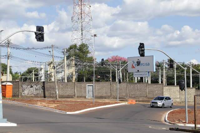  Sem&aacute;foros s&atilde;o instalados em rotat&oacute;rias da avenida Joaquim Murtinho