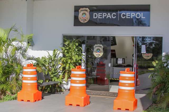 Crian&ccedil;a de 3 anos tem fratura exposta ap&oacute;s ser torturada por m&atilde;e e padrasto