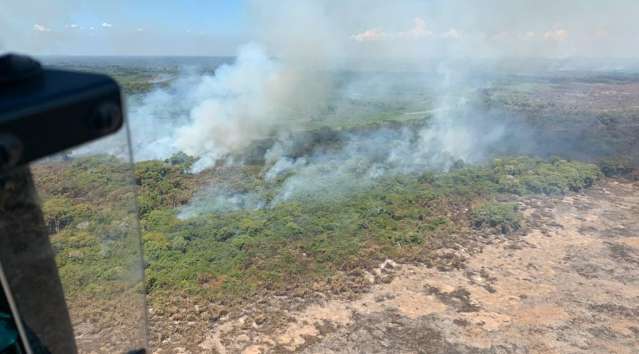 Com 3 aeronaves e 37 brigadistas, for&ccedil;a-tarefa refor&ccedil;a combate &agrave;s queimadas
