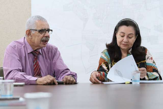 Com aulas suspensas, prefeitura corta sal&aacute;rio de professores contratados