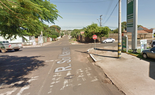 Moradora escuta gritos e encontra jovem espancada pelo ex sangrando na rua 