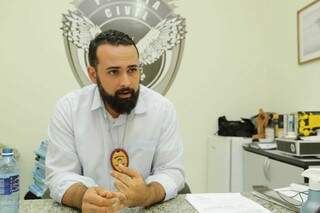 O delegado de Polícia Civil Carlos Delano, responsável pelo caso. (Foto: Kísie Ainoã)