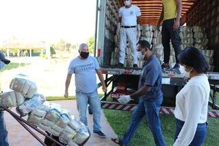 Governo do Estado adquiriu 60 mil kits para levar alimento aos 79 municípios (Foto: Leomar Rosa/Sedhast)