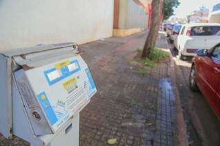 Parquímetro com defeito instalado na Rua 7 de Setembro (Foto: Marcos Maluf)