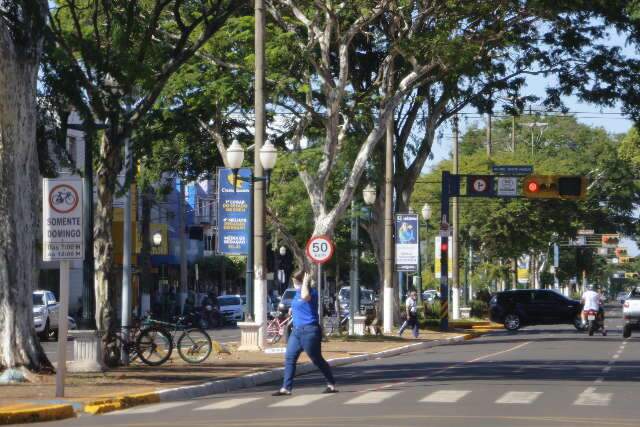 Prefeitura libera academias e clubes de tiro e recomenda uso de máscara
