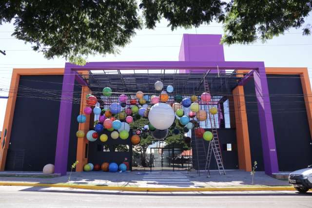 Na contram&atilde;o da resist&ecirc;ncia do setor, escola d&aacute; exemplo e reduz mensalidade 