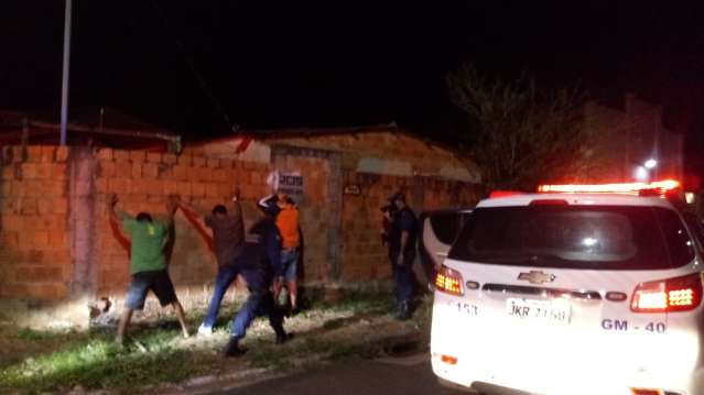 Guardas mandam para casa 30 pessoas em noite considerada tranquila