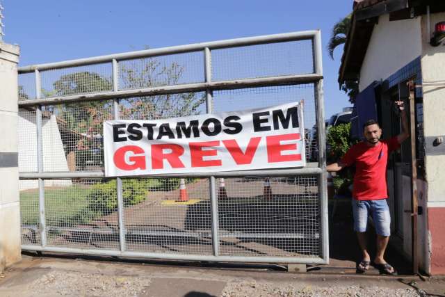 Funcion&aacute;rios da S&atilde;o Luiz acampam na garagem contra sal&aacute;rios atrasados
