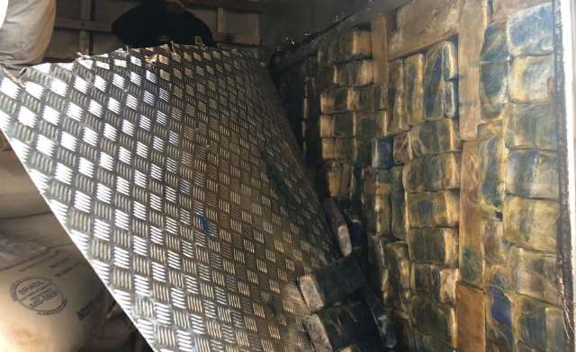 Motorista baiano &eacute; preso com quase 1.500 quilos de maconha em caminh&atilde;o