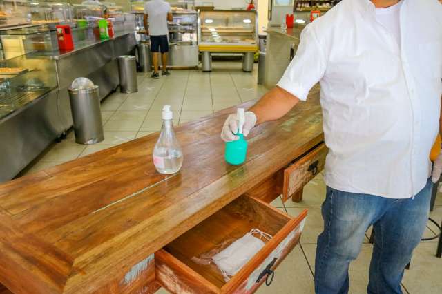 Anvisa publica lista com produtos que podem substituir o &aacute;lcool 70%