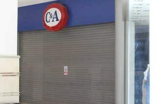 C&A também permanece sem atendimento ao público no Shopping Campo Grande. (Foto: Marcos Maluf)