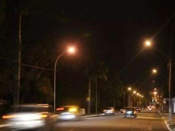 Isen&ccedil;&atilde;o emperra na C&acirc;mara e fam&iacute;lias continuam pagando taxa de ilumina&ccedil;&atilde;o