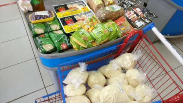 Procon descarta 60 quilos de produtos vencidos a venda em mercados da Capital 