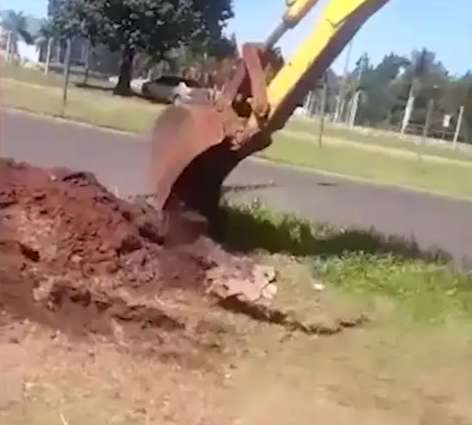 V&iacute;deo da abertura de valetas na fronteira gerou pol&ecirc;mica
