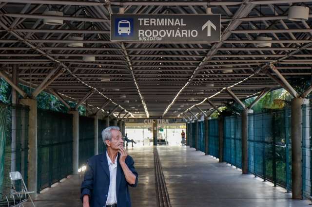 Rodovi&aacute;ria reabre sem movimento e com maioria das empresas fechada