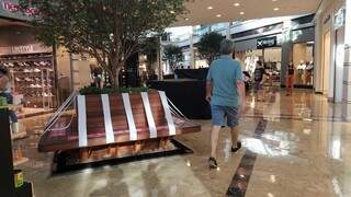 1&ordm; fim de semana com shoppings abertos &eacute; de corredores vazios 