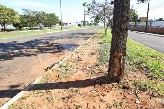 Em fuga de cinema, empres&aacute;rio embriagado provoca acidente que destruiu carro 