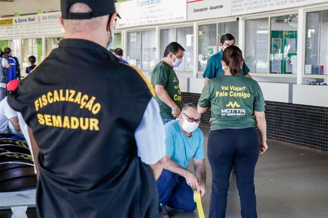 Motoristas e at&eacute; passageiros em &ocirc;nibus clandestinos ser&atilde;o presos, diz secret&aacute;rio