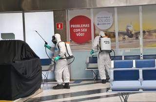 Aeroporto Internacional de Campo Grande durante decontaminação. (Foto: Paulo Francis)