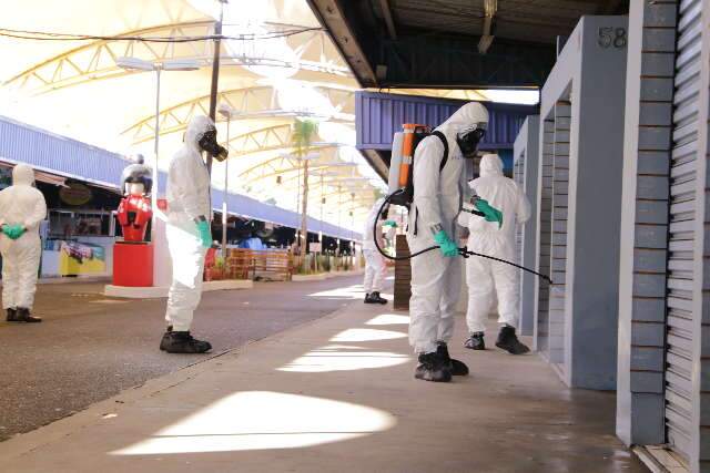 Equipes da prefeitura fazem desinfec&ccedil;&atilde;o nos terminais Guaicurus e Moren&atilde;o