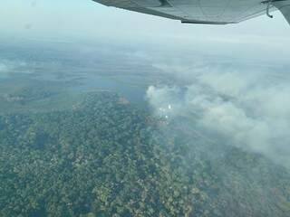 Militares identificam foco de queimada no Pantanal (Foto: Divulgação)