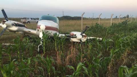 Avi&atilde;o bimotor que fez pouso for&ccedil;ado na fronteira estava irregular