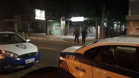 Guardas fiscalizam o dobro de estabelecimentos comerciais no domingo