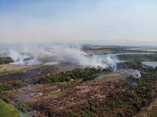 Nuvem de fumaça formada pelas queimadas no Pantanal, em Corumbá (Foto: Divulgação/Bombeiros)