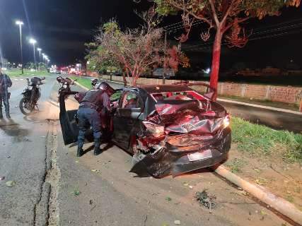 Nove s&atilde;o flagrados b&ecirc;bados e carro fica destru&iacute;do em fuga cinematogr&aacute;fica