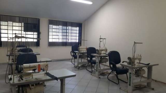 Costureiras da prefeitura come&ccedil;am a produzir 241 mil m&aacute;scaras em maio