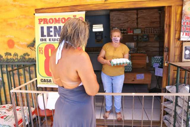 Trauma com H1N1 e descaso de clientes faz comerciante se proteger com grades