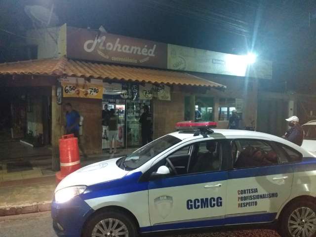 Com m&aacute;scaras e luvas, Guarda manda 57 para casa e fecha 33 estabelecimentos 