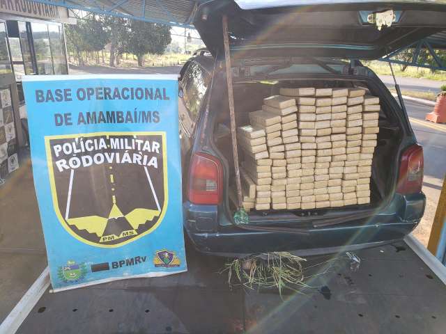 Traficante tenta fugir a p&eacute;, mas acaba preso com 152 quilos de maconha na MS-156