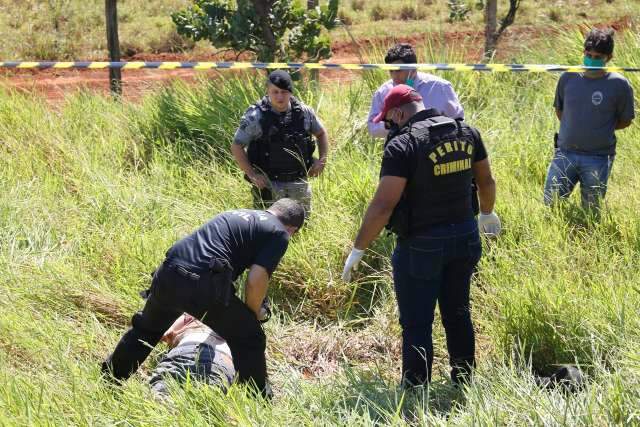 Defurv prende pelo menos 3 por latroc&iacute;nio de taxista na madrugada de domingo