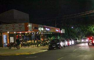 Restaurantes esperam retorno do movimento com novo hor&aacute;rio do toque de recolher