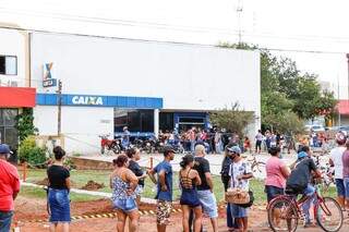 Fila na Caixa bate recorde de &quot;humilha&ccedil;&atilde;o&quot; nesta quarta, reclamam trabalhadores